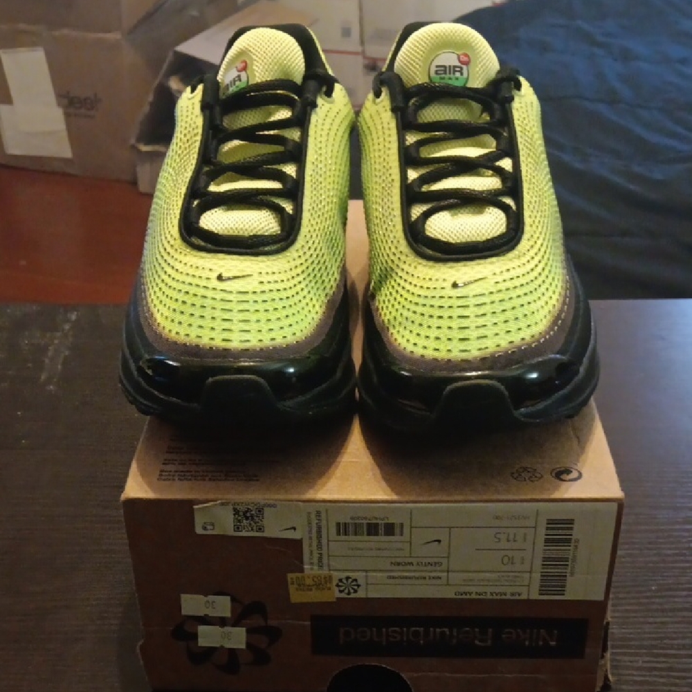 Nike Air Max Sneakers - Lemon Twist and Black Mens SZ 10 Womens SZ 11.5 NWOT - Picture 4 of 9